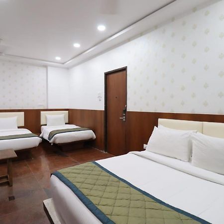 Hotel Center Point โซลาปูร์ ภายนอก รูปภาพ