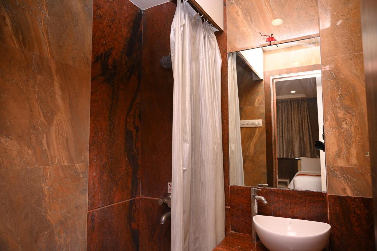 Hotel Center Point โซลาปูร์ ภายนอก รูปภาพ