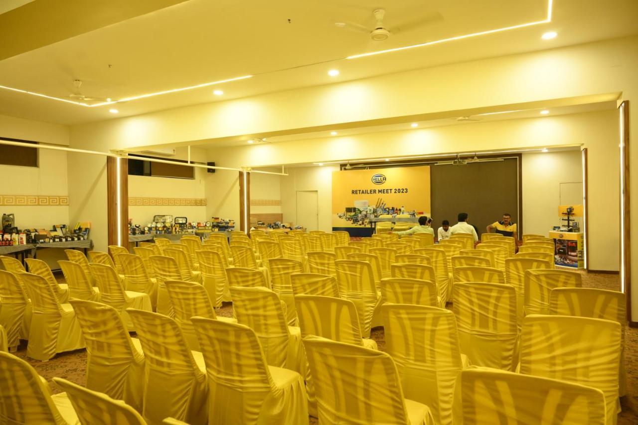 Hotel Center Point โซลาปูร์ ภายนอก รูปภาพ