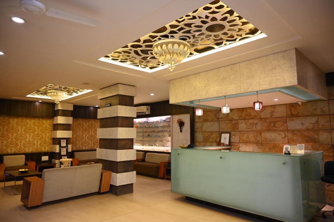 Hotel Center Point โซลาปูร์ ภายนอก รูปภาพ