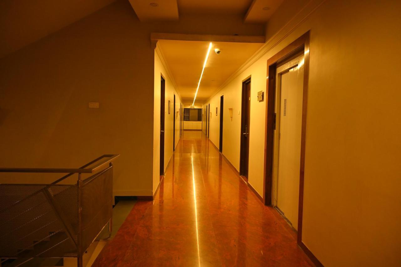 Hotel Center Point โซลาปูร์ ภายนอก รูปภาพ